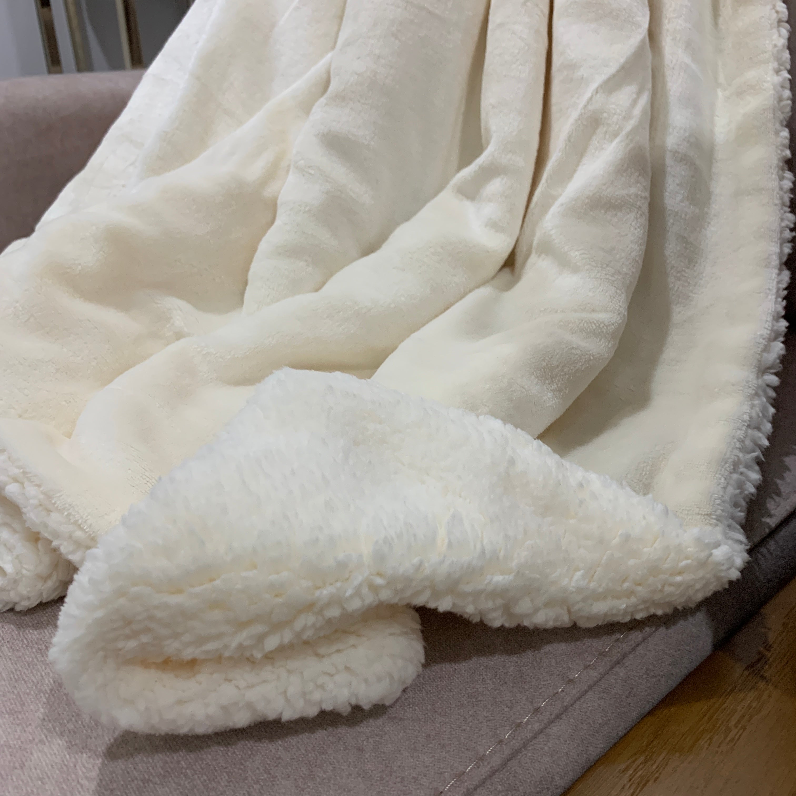 Manta decorativa con suave piel de cordero