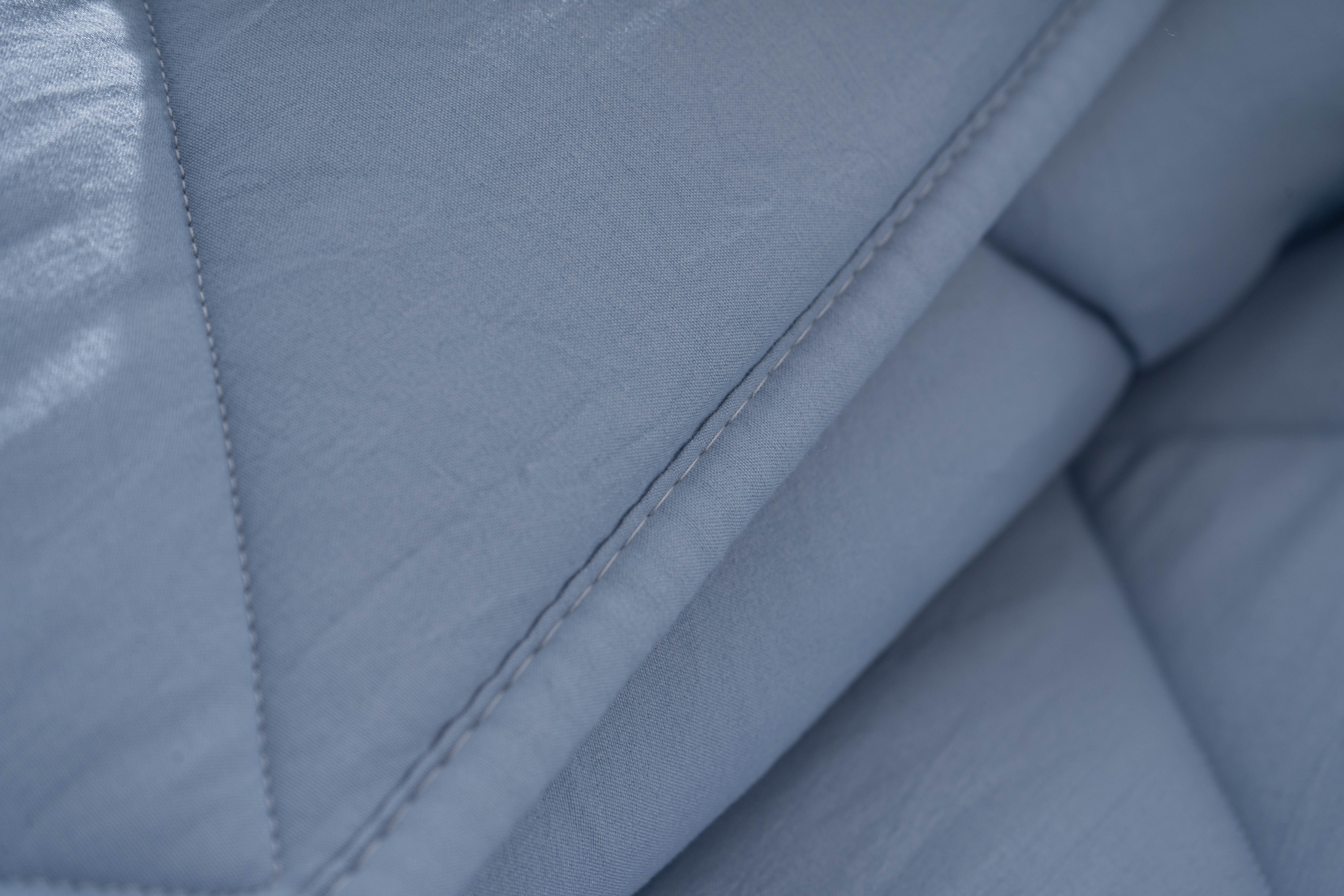 Edredom Yana de Microfibra Suave para Outono e Inverno - 230 g/m², 100% Poliéster, disponível em vários tamanhos (observar prazo para King Size) com inclusão de almofadas para edredons de casal. Fabricado em Portugal.