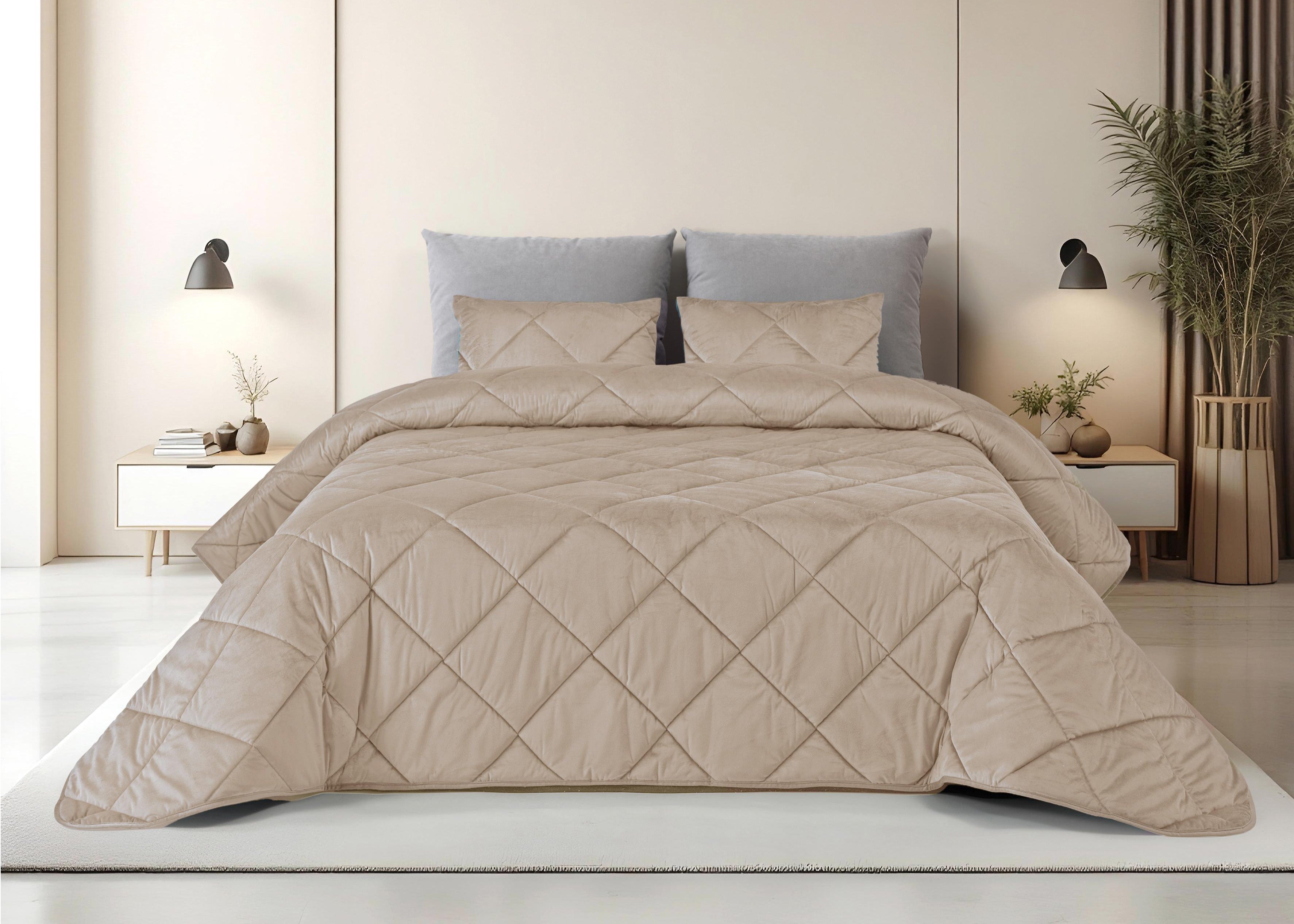 Edredón de terciopelo beige cristal