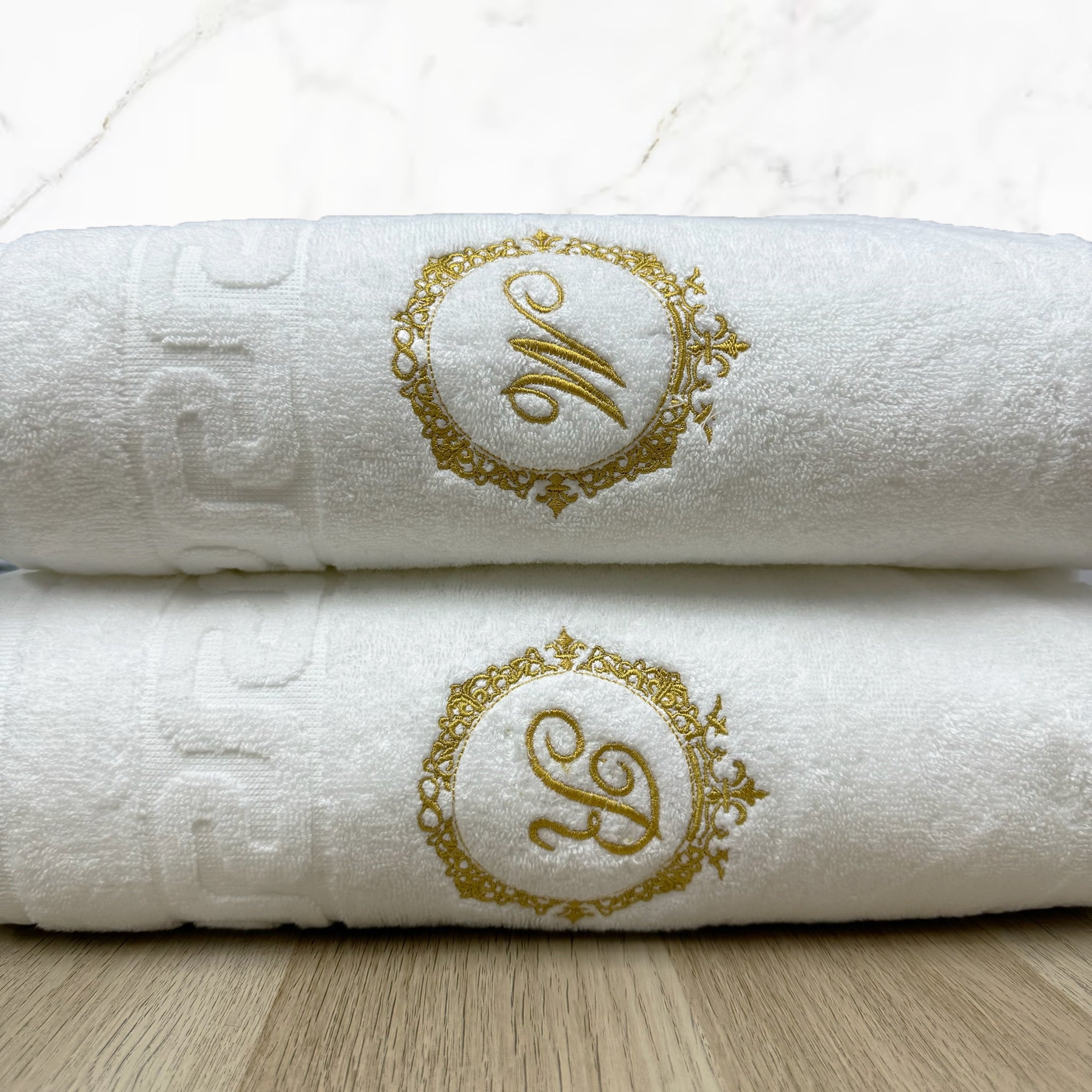 Toalla blanca personalizada con monograma