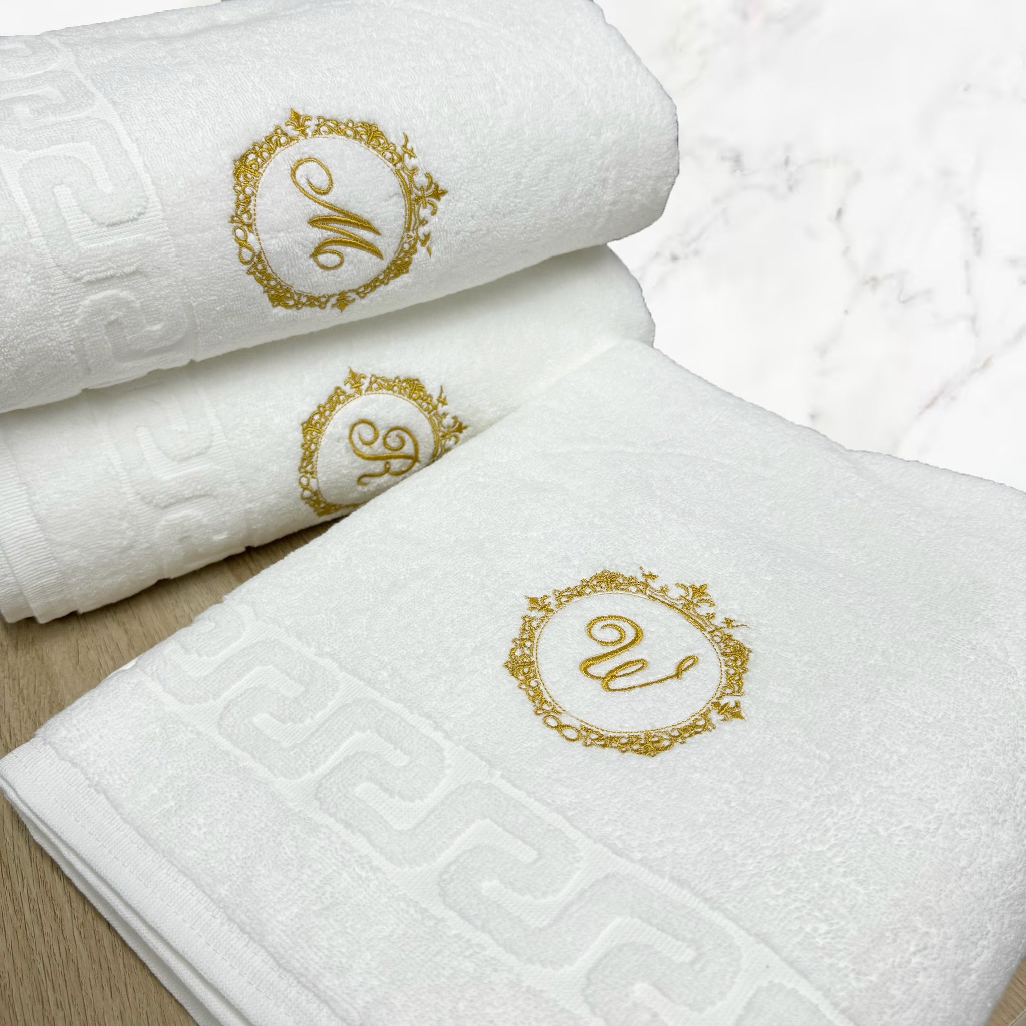 Toalla blanca personalizada con monograma