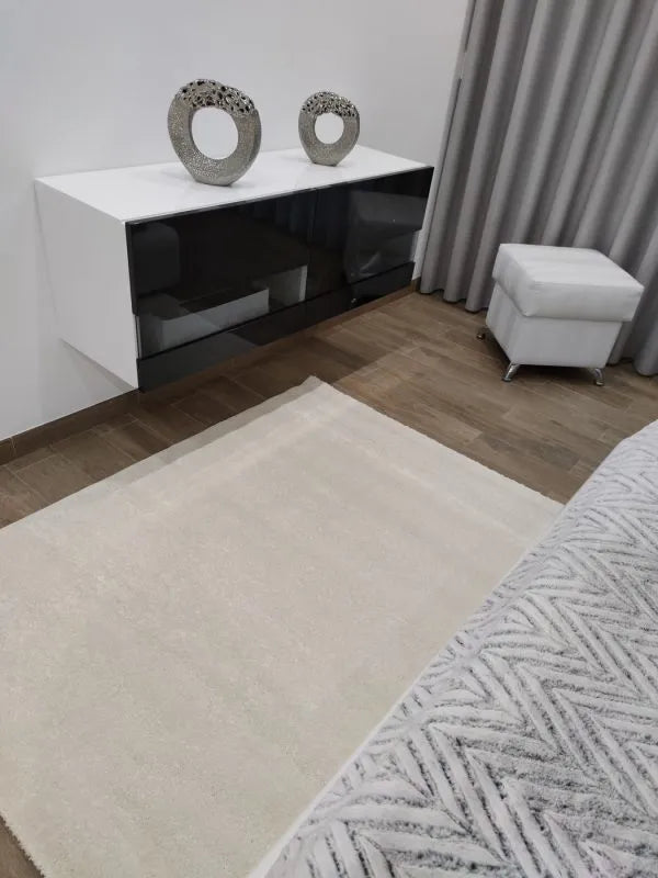 Tapete Liso Pelo Baixo Marfim - Monaco