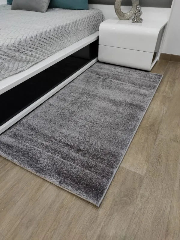 Alfombra lisa de pelo corto gris oscuro - Monaco