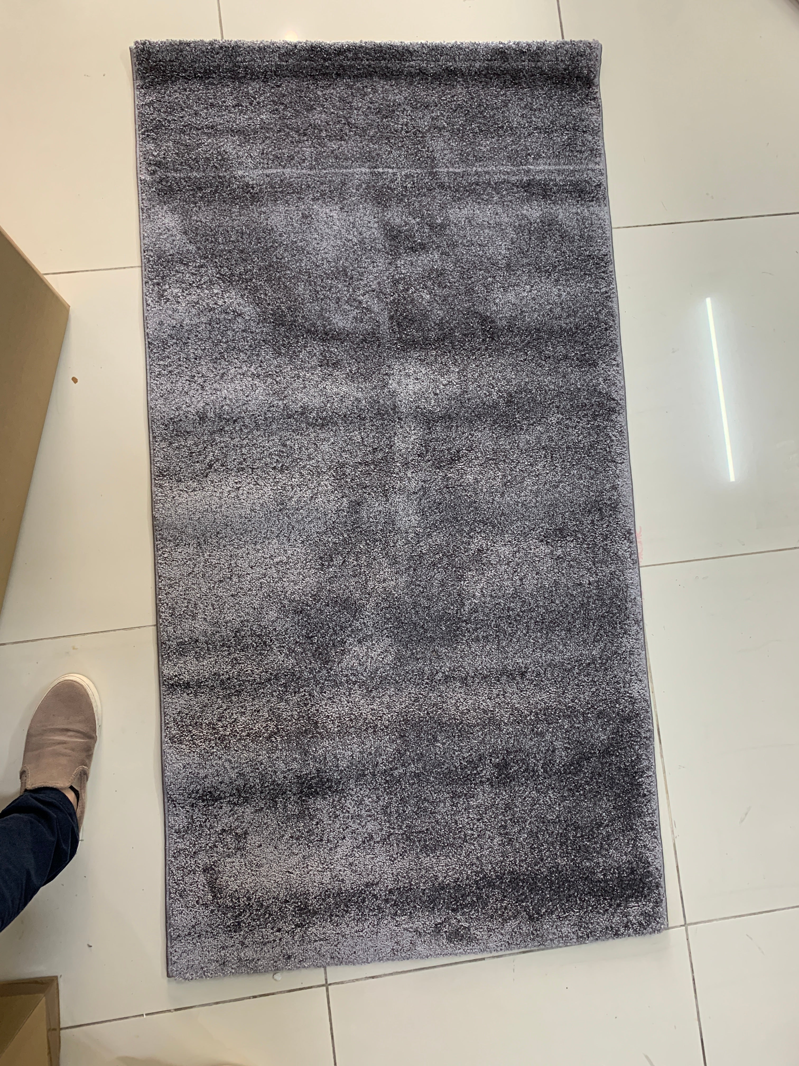 Alfombra lisa de pelo corto gris oscuro - Monaco