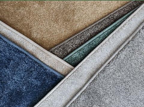 Tapete Liso Pelo Baixo Verde Esmeralda - Verona - Larbonito