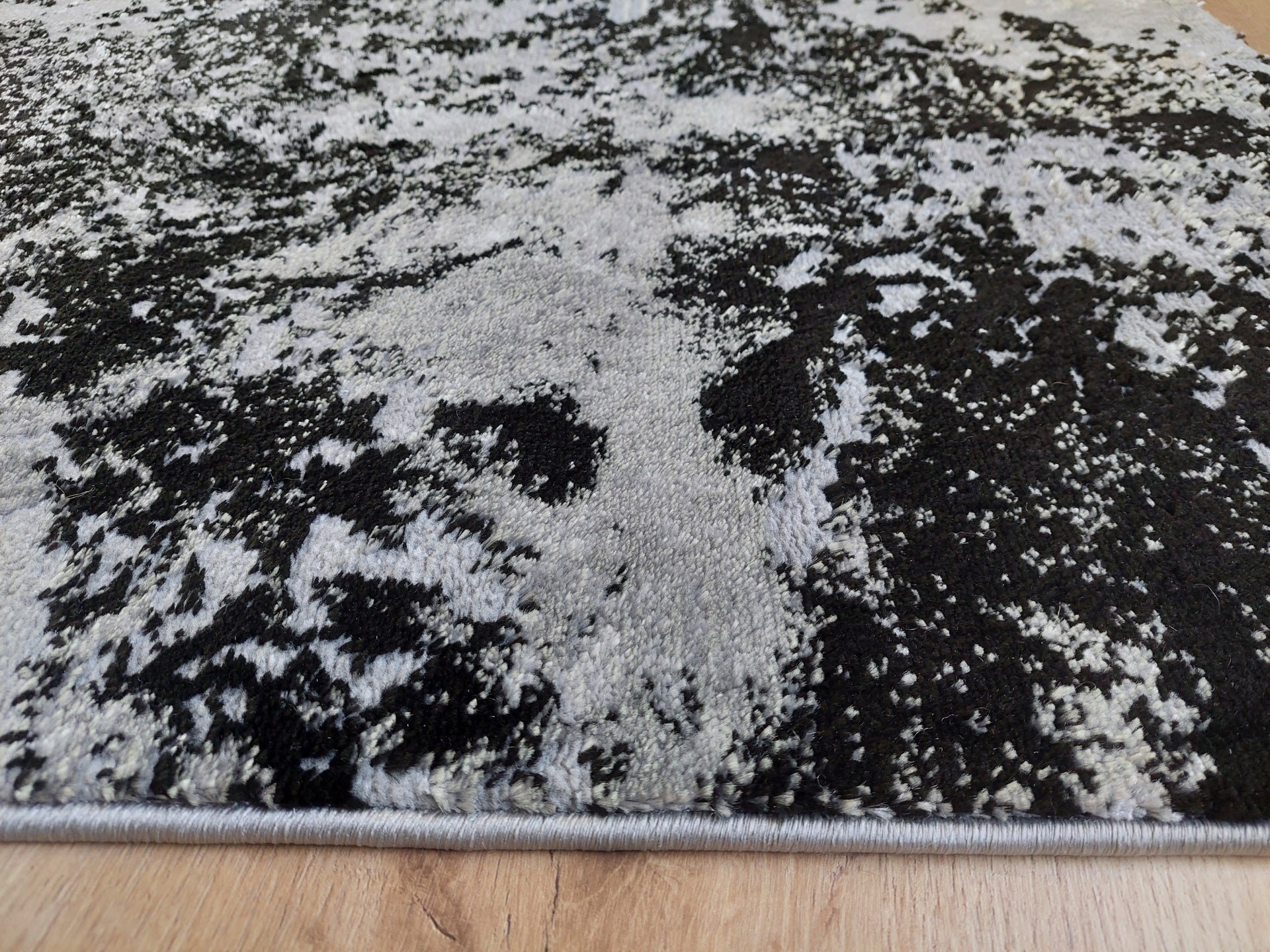 Tapetes Vitor Preto e Cinza - Larbonito