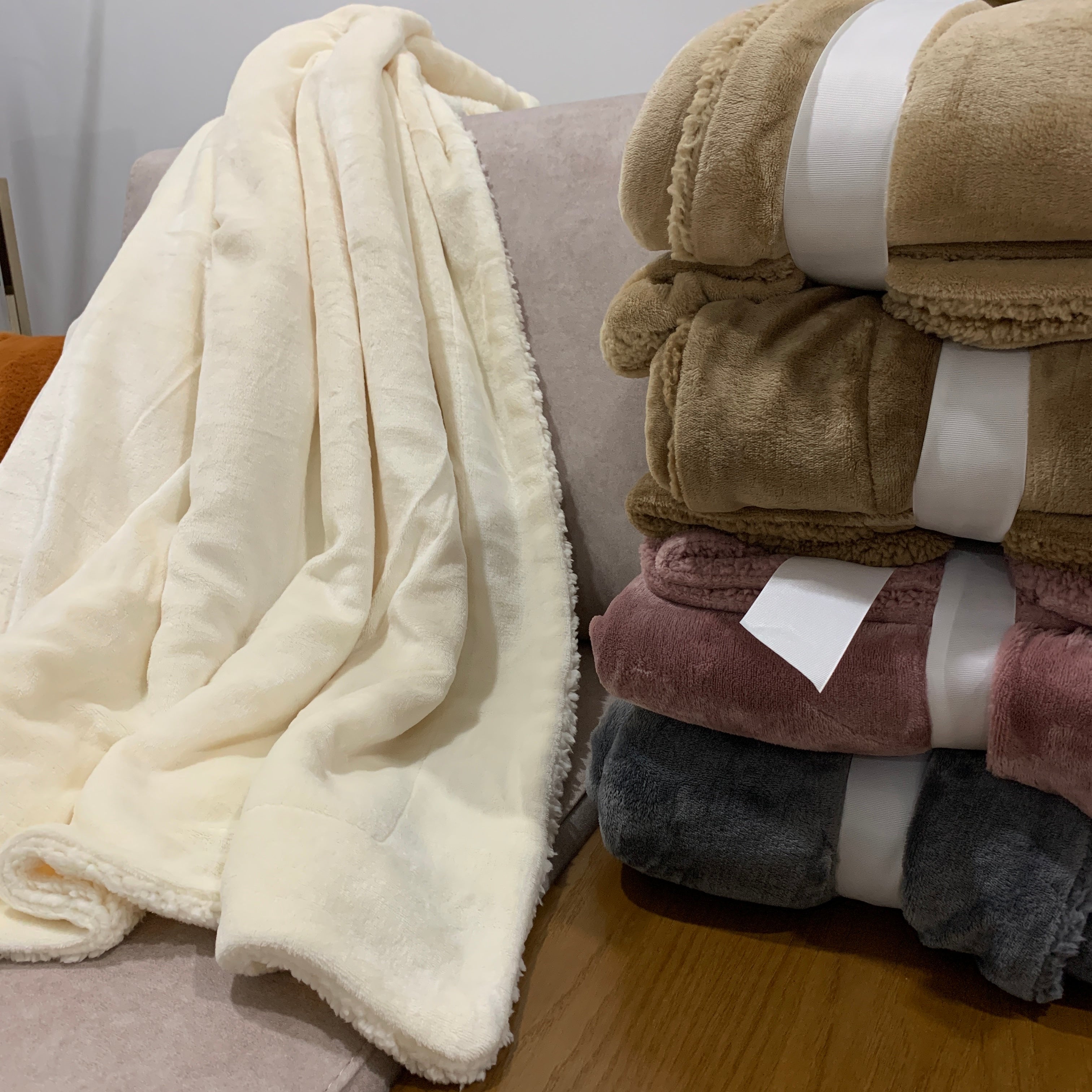 Manta decorativa con suave piel de cordero