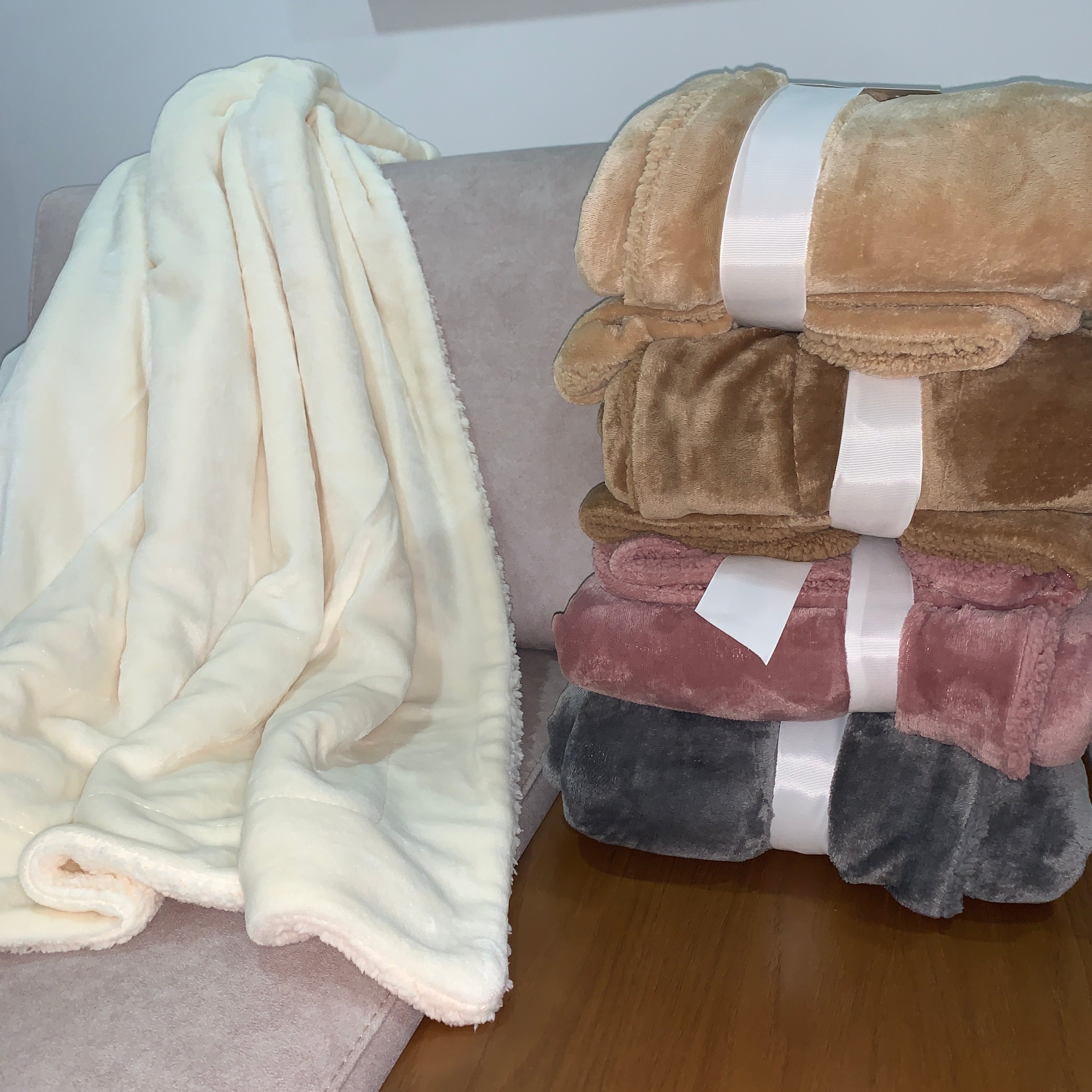 Manta decorativa con suave piel de cordero