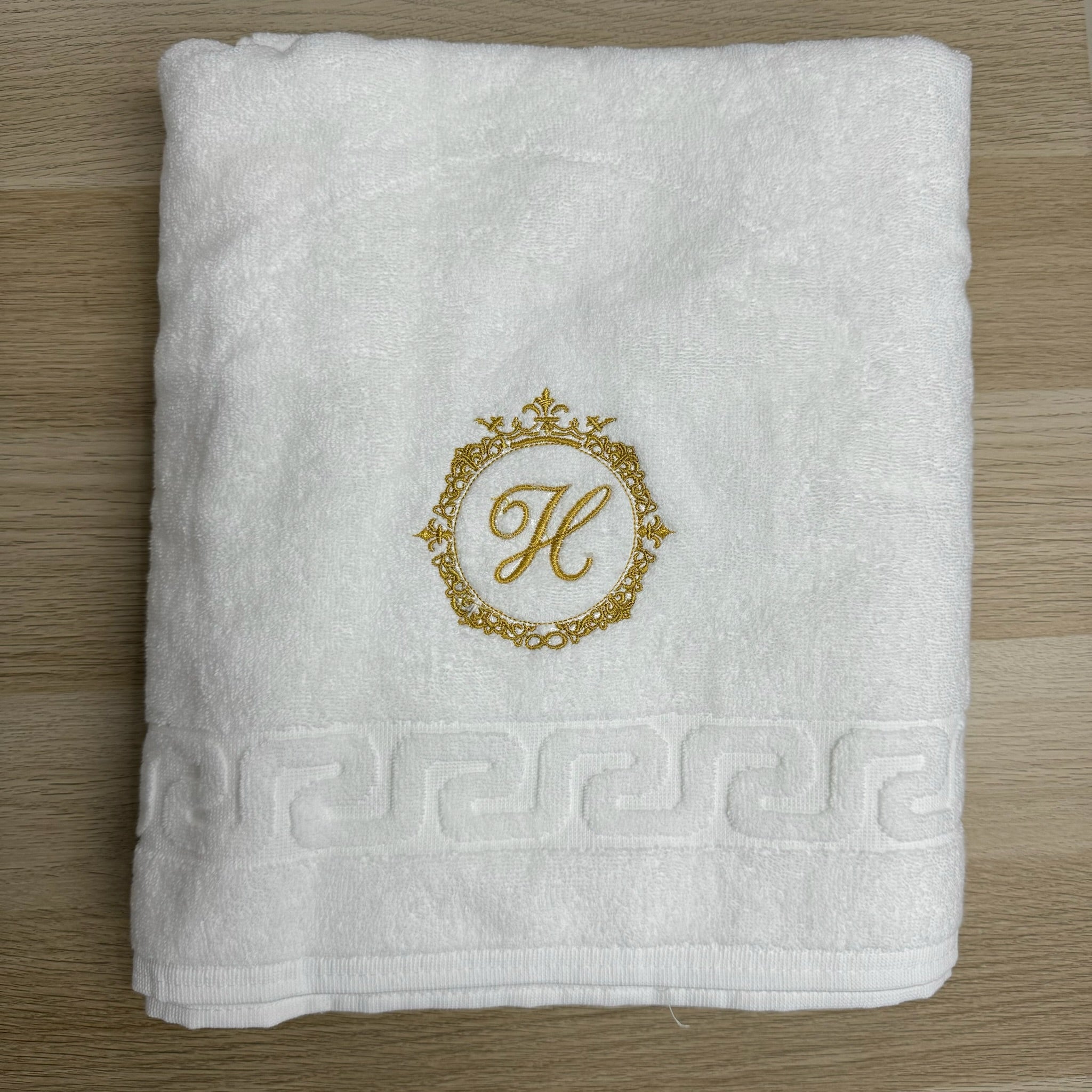 Toalla blanca personalizada con monograma 