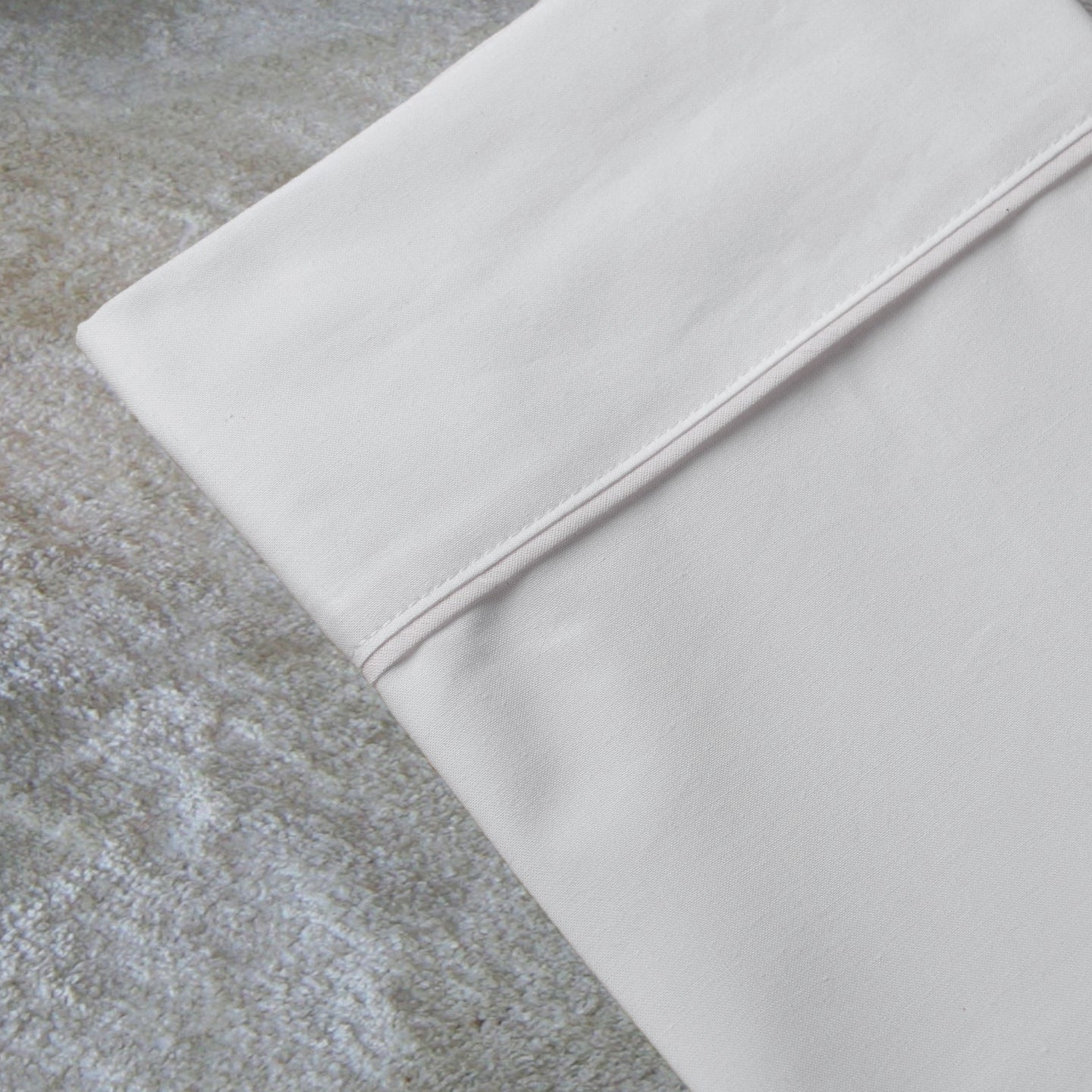 Sábanas blancas lisas