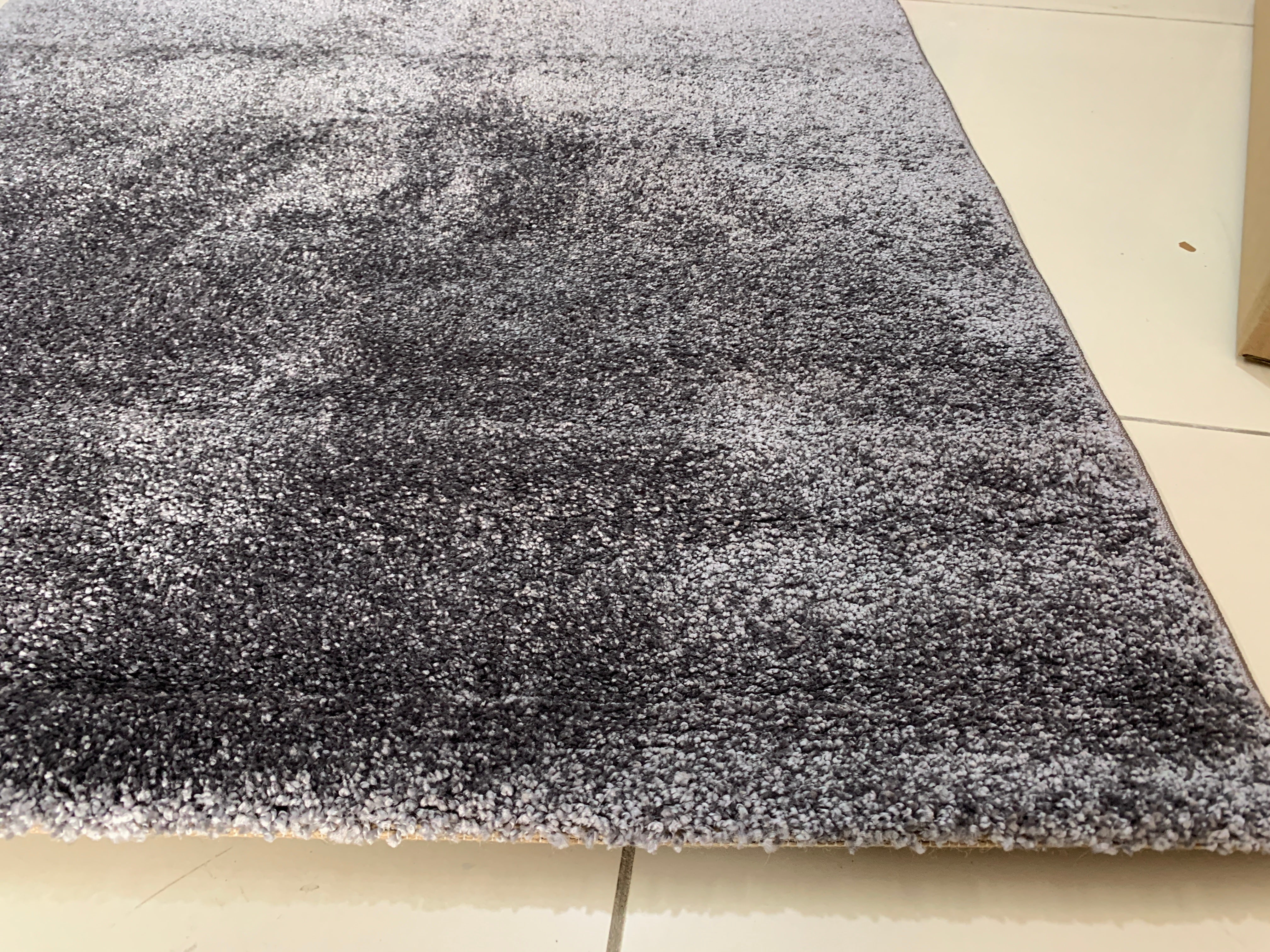 Alfombra lisa de pelo corto gris oscuro - Monaco 