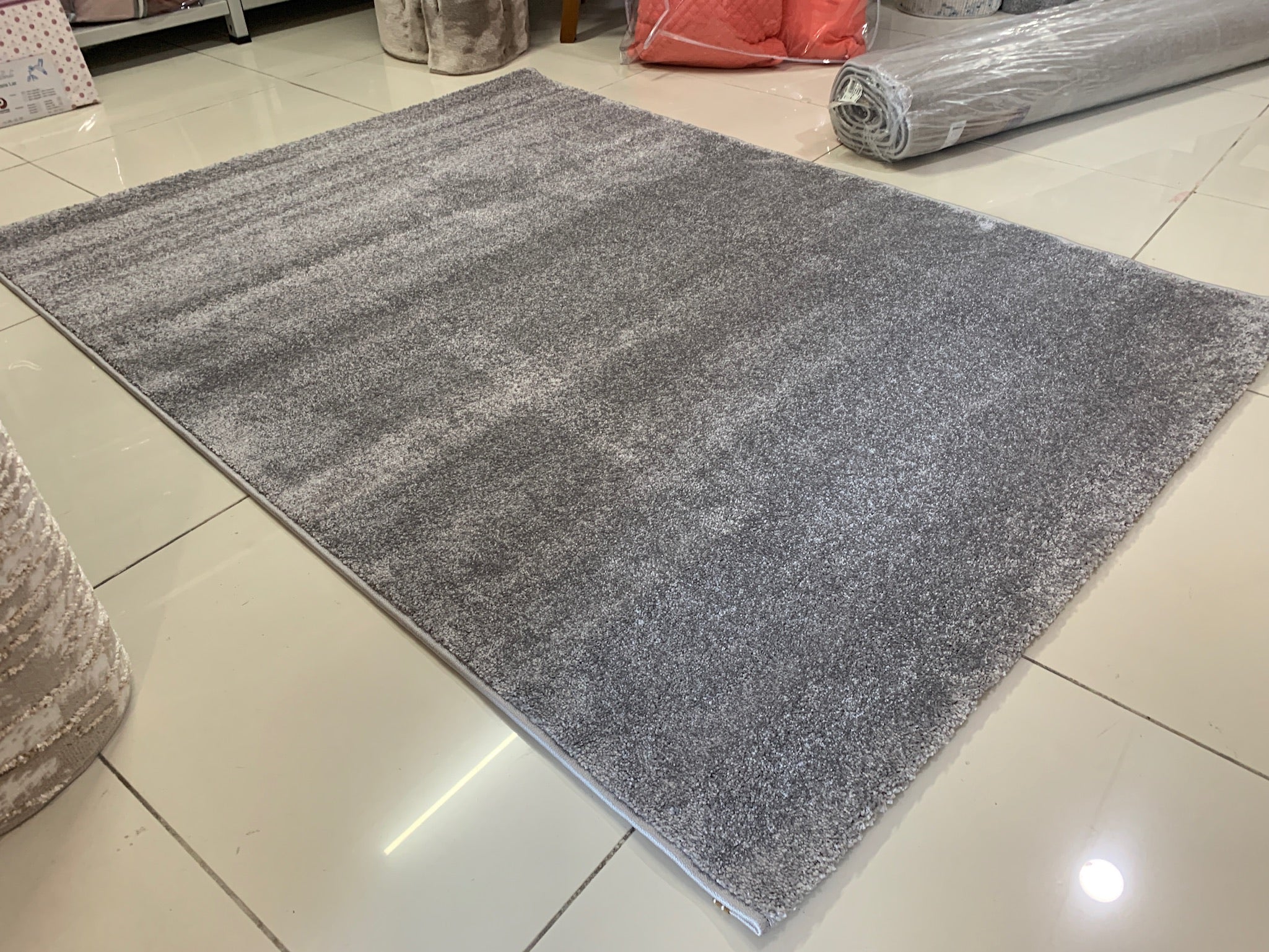 Alfombra lisa de pelo corto gris oscuro - Monaco 