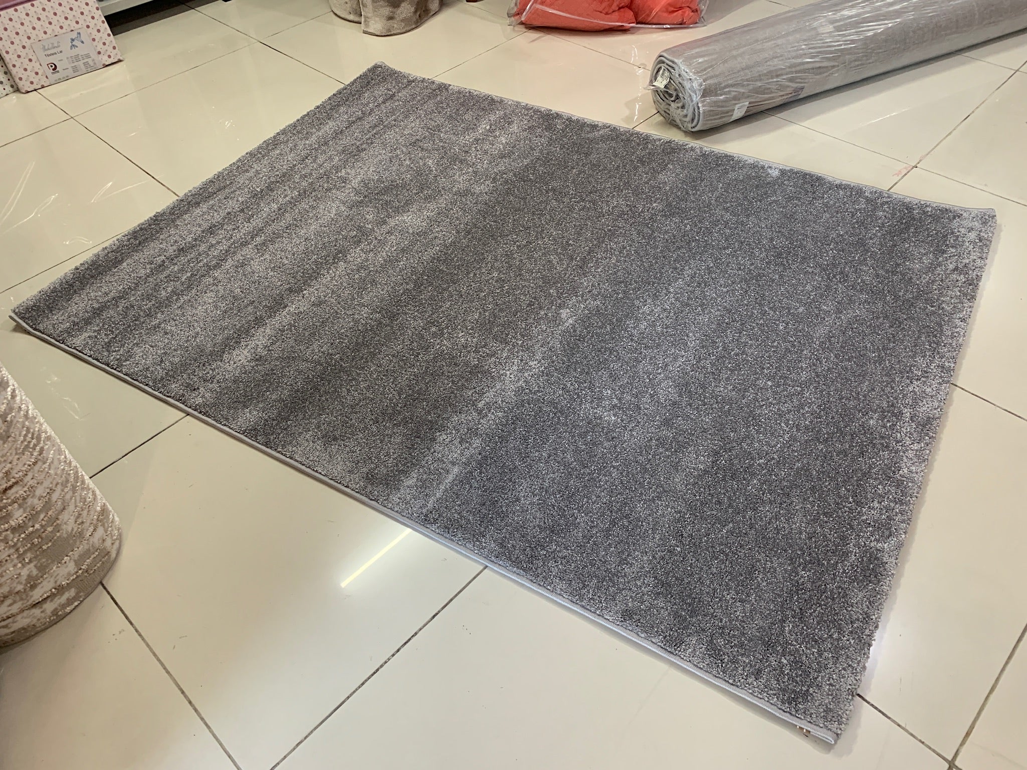 Alfombra lisa de pelo corto gris oscuro - Monaco 