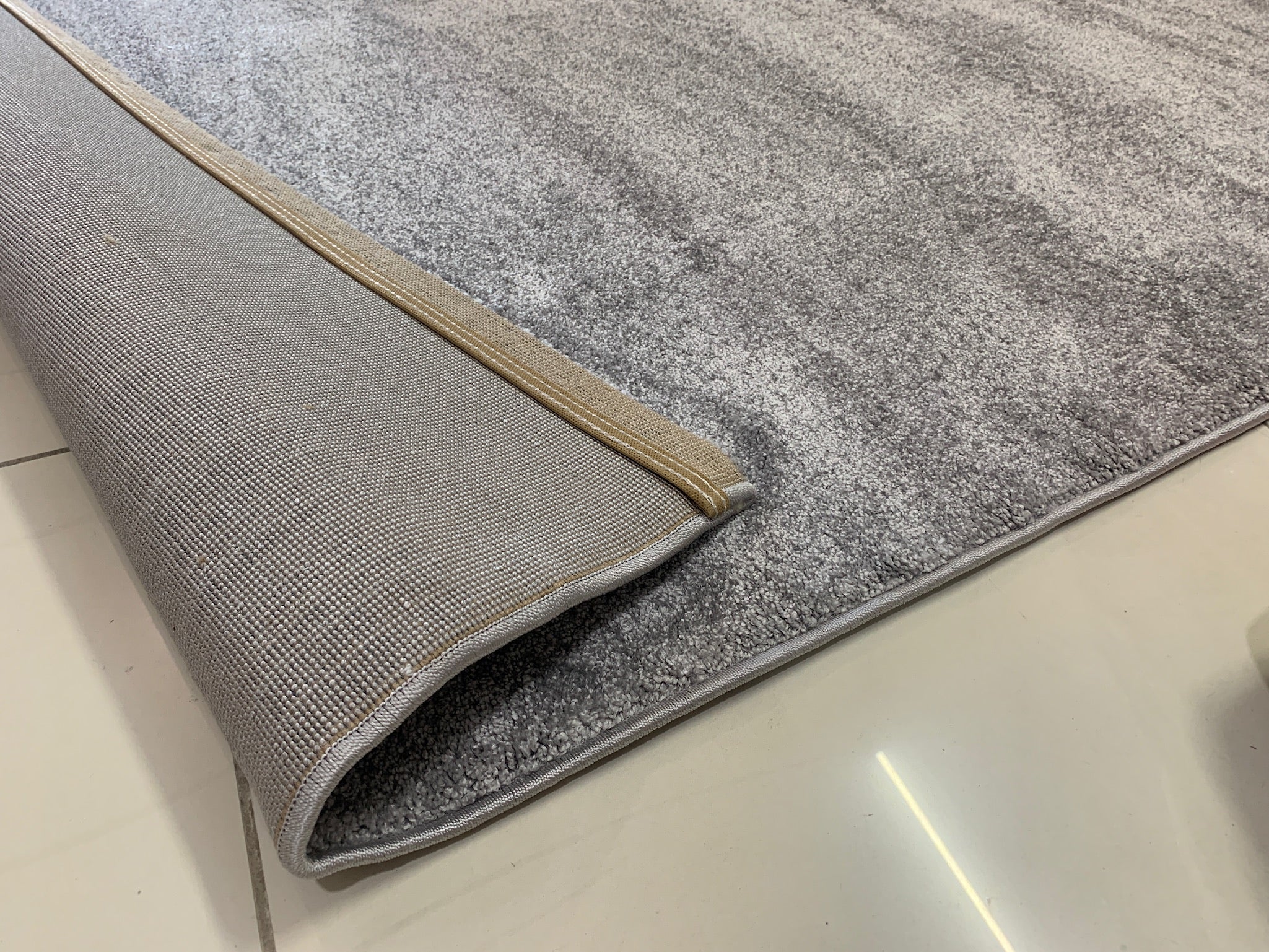 Alfombra lisa de pelo corto gris oscuro - Monaco 